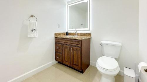 Hollywood South Central Beach Apartment | Cozy Beachside Escape Stylish & Comfortable