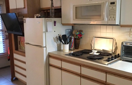 Hollywood Apartment | Cozy Beachside Studio Steps from Hollywood Beach!