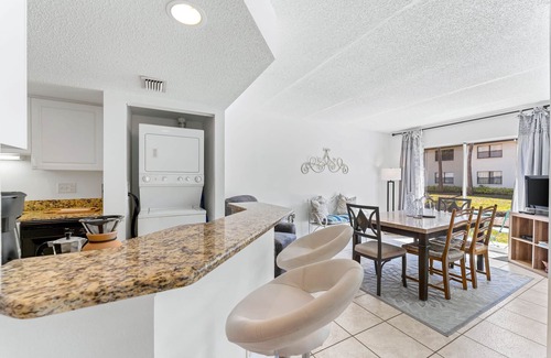Trailer Estates Apartment | Cozy & Bright. Minutes to Anna Maria Island, IMG & More