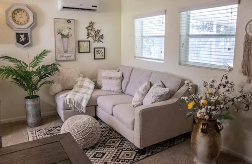 Mount Dora Apartment | Cozy Buttercup Cottage!