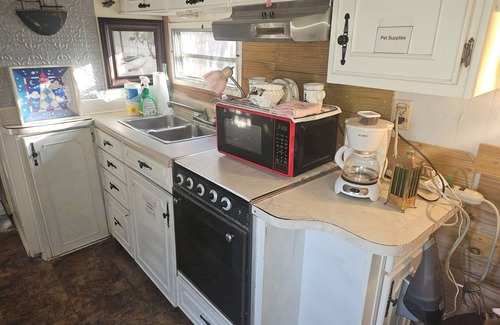 Punta Gorda House | Cozy Camper PET Friendly Welcome to the Hurricane Hideaway!