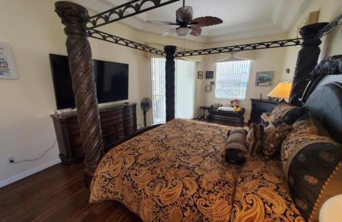Palm Harbor House | Cozy Canal