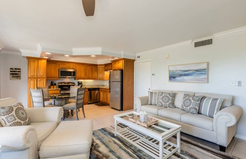 Marco Island Condo | Cozy Condo with Gulf Peek – Steps from the Beach & Across from JW Marriott!