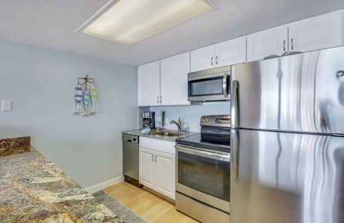 Vanderbilt Beach Condo | Cozy Condo With Pool Steps From Vanderbilt Beach