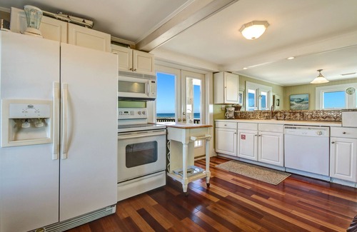 Fernandina Beach House | Cozy cottage and dog friendly, perfect for a relaxing, calm time away for everyday life.