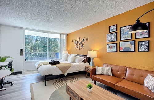 Highlands Apartment | Cozy King Studio | Zoo, DT & Jacksonville U