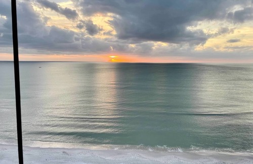 Vanderbilt Beach Condo | Cozy large 1-bedroom condo with WiFi, AC in serene Naples