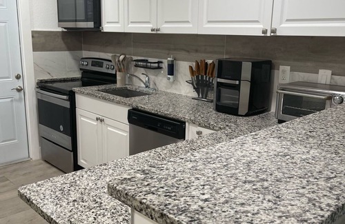 Edgewood Apartment | Cozy newly renovated unit near FLL Airport and minutes away from Las Olas
