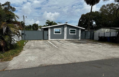 Edgewood Apartment | Cozy newly renovated unit near FLL Airport and minutes away from Las Olas
