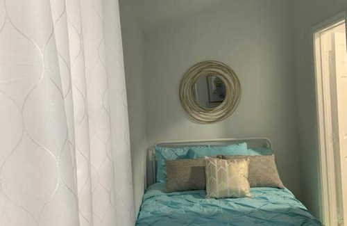 Seybold House | Cozy renewed home -Central location sleeps 4