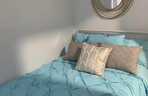 Seybold House | Cozy renewed home -Central location sleeps 4