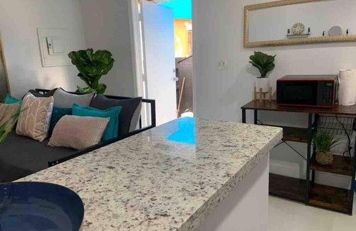 Seybold House | Cozy renewed home -Central location sleeps 4
