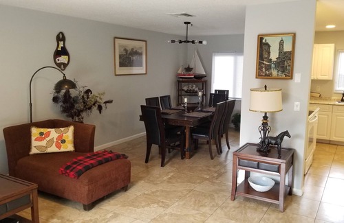 Greenview Shores House | COZY TOWNHOUSE INTHE HEART OF WELLINGTON