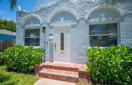 Flamingo Parks House | Cozy West Palm Beach Home l 10min to Municipal Beach and more!