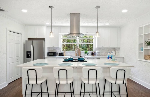 Flamingo Parks House | Cozy West Palm Beach Home l 10min to Municipal Beach and more!