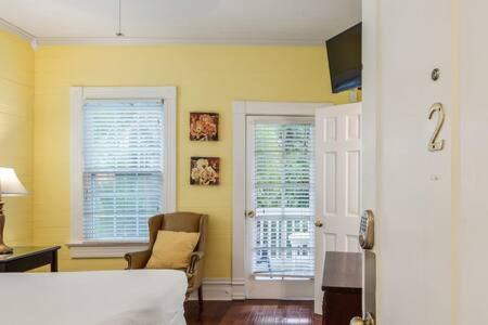 Key West Historic District Apartment | Curry House - Room 2