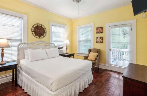 Key West Historic District Apartment | Curry House - Room 2