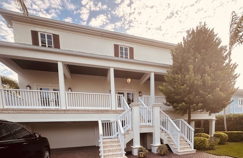Marathon House | Custom Built Luxury Home on Canal; Walk to Beach; Close to Everything!