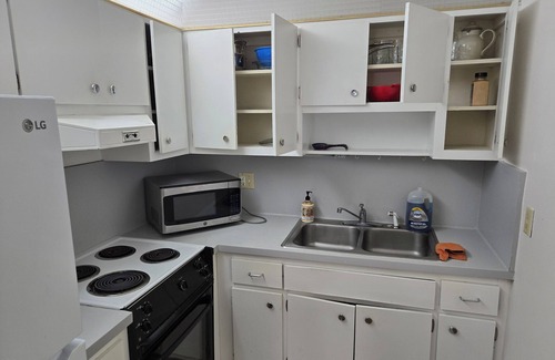 Harbor Beach Apartment | Cute 1-bed beach condo AC, pool, park in Fort Lauderdale harbor beach, marinas