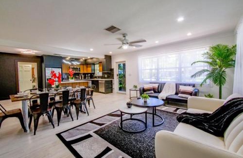 Dania Beach House | Dania Beach 4-bedroom house - Pool,Parking,Grill