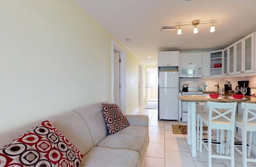 Holmes Beach Villa | Darling beachside villa w/space & privacy - a cozy coastal florida experience