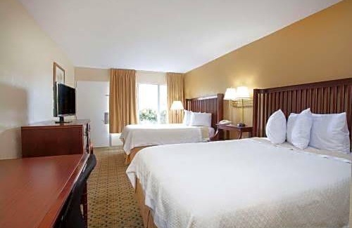 Daytona Beach Hotel | Days Inn by Wyndham Daytona Beach Speedway