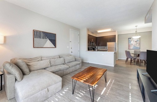 Daytona Beach Apartment | Daytona 2BR Getaway Parking Family and Pet-Friendly