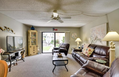 Daytona Beach Apartment | Daytona Beach Shores Condo Rental Walk to Beach!