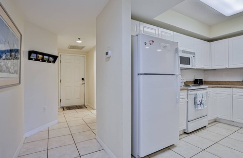 New Smyrna Beach Condo | Deluxe dog-friendly condo w/shared pool, hot tub, & sports courts, near beach