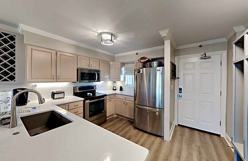 Holiday Isle Condo | Destin on the Gulf #203 | Luxe Condo w/Gulf Views + Resort Amenities