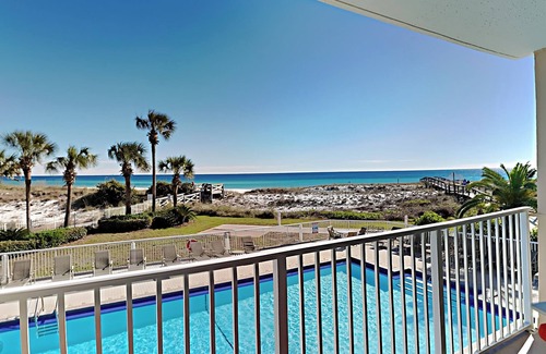 Holiday Isle Condo | Destin on the Gulf #203 | Luxe Condo w/Gulf Views + Resort Amenities