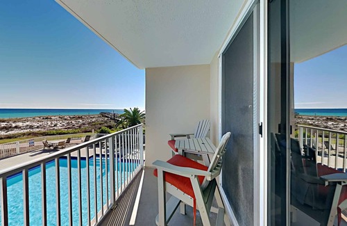 Holiday Isle Condo | Destin on the Gulf #203 | Luxe Condo w/Gulf Views + Resort Amenities