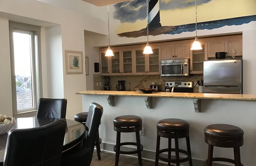 Baytowne Wharf Condo | Destin Penthouse three story condo located inside the village of baytown