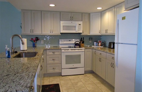 Indian Shores Condo | Direct Beachfront Indian Shores - Family Fav W/Pool- Vacay Mode On!