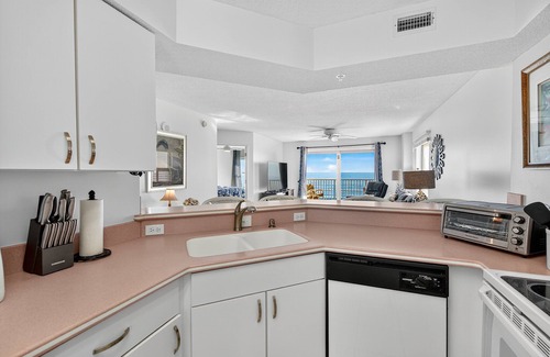 Seawinds Condo Condo | Direct oceanfront corner condo with spacious balcony and heated beachfront pool