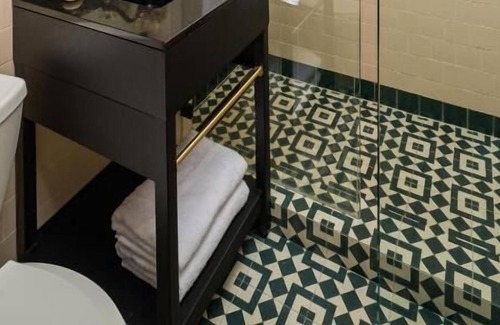 South Pointe House | Discover South Beach Bliss! 2 Serene Rooms, Poolside, Steps to Lummus Park Beach!