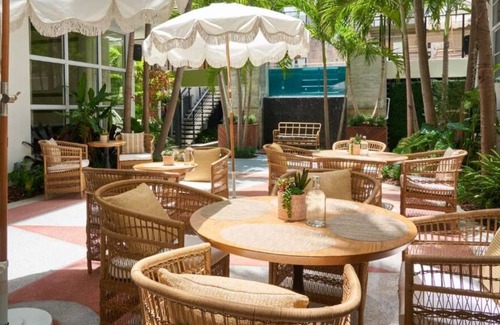 South Pointe House | Discover South Beach Bliss! 2 Serene Rooms, Poolside, Steps to Lummus Park Beach!