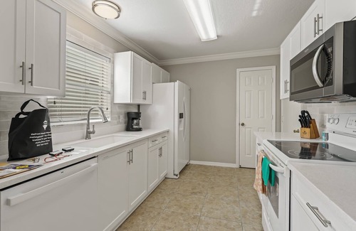 Lady Lake Villa | Discover Tranquil Luxury: Rio Grande Village Gem!