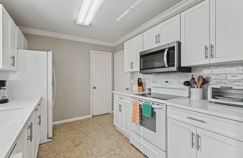 Lady Lake Villa | Discover Tranquil Luxury: Rio Grande Village Gem!
