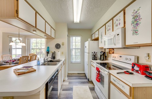 Royal Palm Bay Condo | Disney-Themed Condo w/Pool Access in Kissimmee!