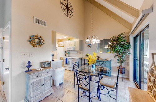 Miramar Beach Condo | Dog-friendly Seascape Golf condo w/pool & hot tub access - low-speed vehicle