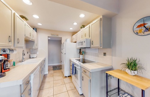 Miramar Beach Condo | Dog-friendly Seascape Golf condo w/pool & hot tub access - low-speed vehicle