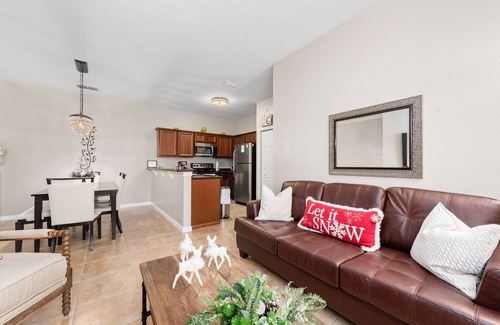 West Kissimmee Condo | Dolce Villas At Oakwater Resort- Located Just 1.5 Miles from Disney