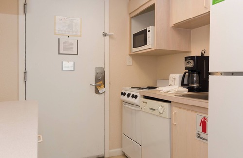 Daytona Beach Shores Apartment | Dolphin Beach Club, Florida, Studio Beach Front