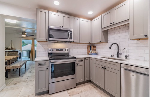 Dunedin House | Downtown Dunedin With Privacy Yet Close To It All