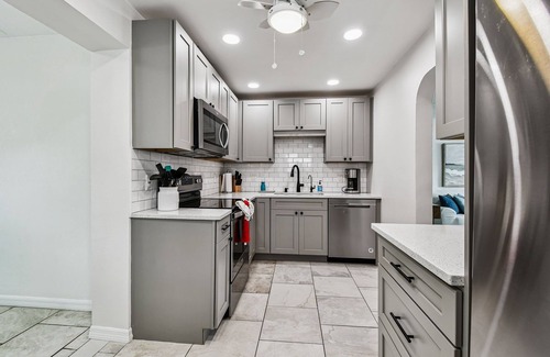 Dunedin House | Downtown Dunedin With Privacy Yet Close To It All