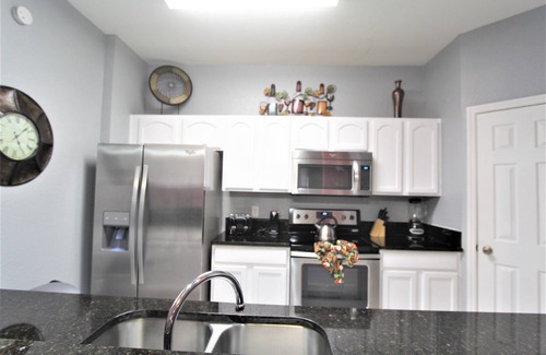 Windsor Hills Condo | Dream Disney Family Vacation,one of best resort 2 miles to Disney, space for 8
