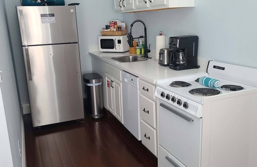 Downtown Apartment | Duval Street Suites full kitchen, free parking, & heated pool