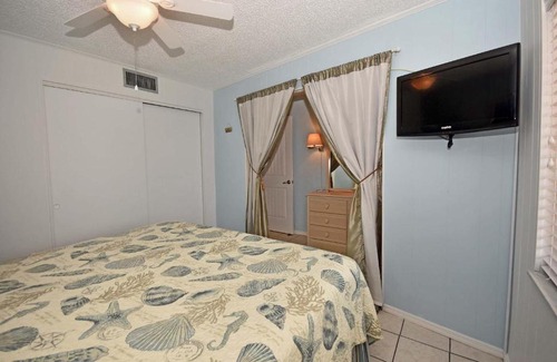 Englewood House | *El Galeon E. #204