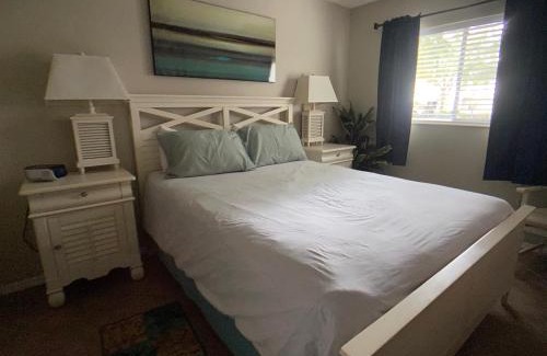 Villas Apartment | Elegant 1 Bedroom Condo With Swimming Pool Gym Access All Included In Convenient Fort Myers Location Near Golf Courses and Sanibel Island